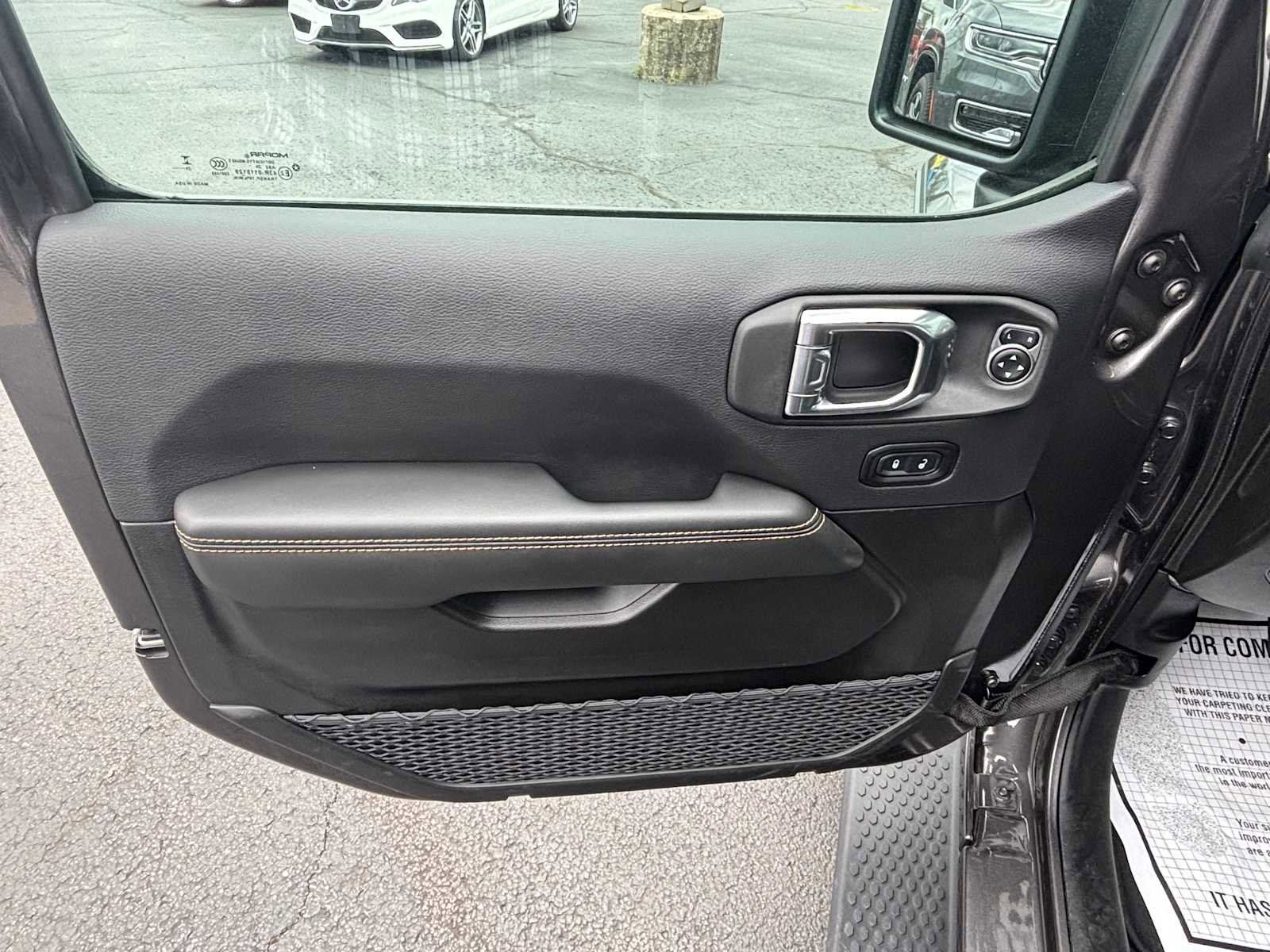 Used 2025 Jeep Wrangler Sahara image 18