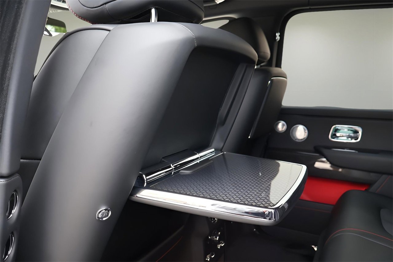 New 2026 Rolls-Royce Cullinan Black Badge image 18