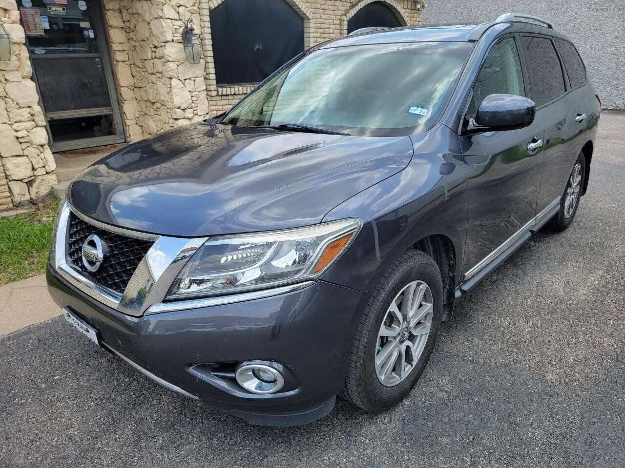 Used 2014 Nissan Pathfinder SL w/ SL Premium Package FWD image 1