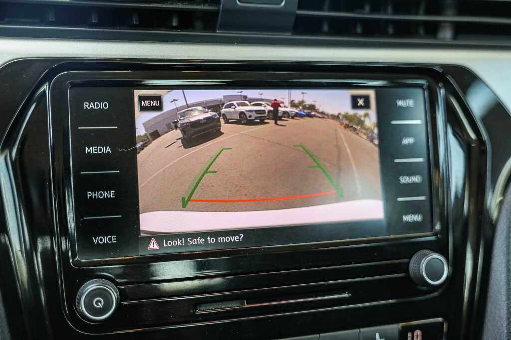 Used 2020 Volkswagen Passat 2.0T SE image 14