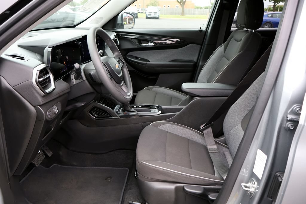 Used 2025 Chevrolet TrailBlazer LT AWD/4WD image 26