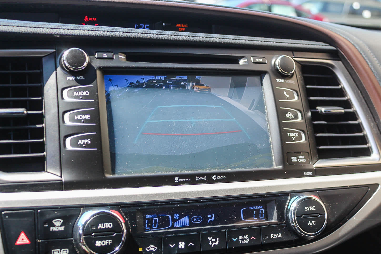 Used 2019 Toyota Highlander XLE FWD image 32