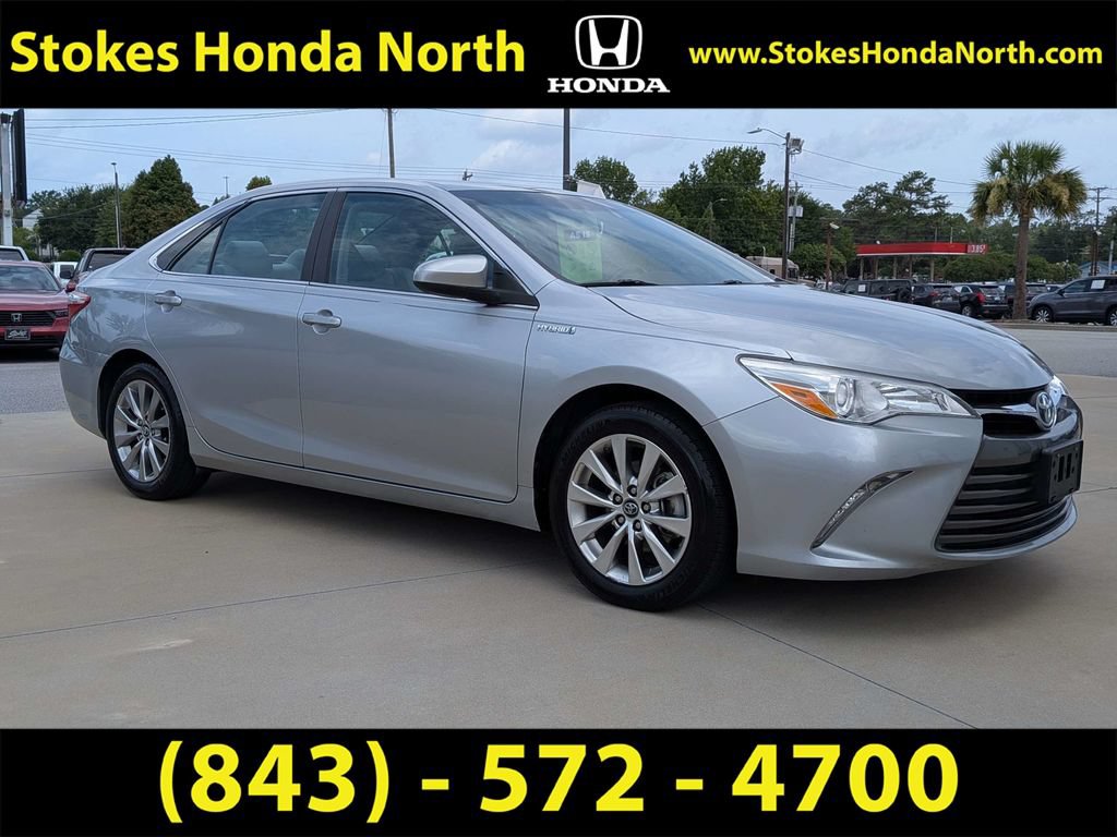Used 2016 Toyota Camry XLE w/ Moonroof Package FWD image 2