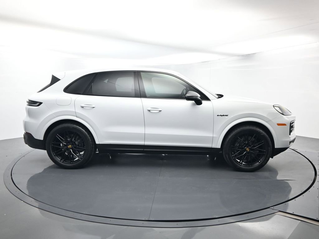 Certified 2024 Porsche Cayenne AWD/4WD image 16