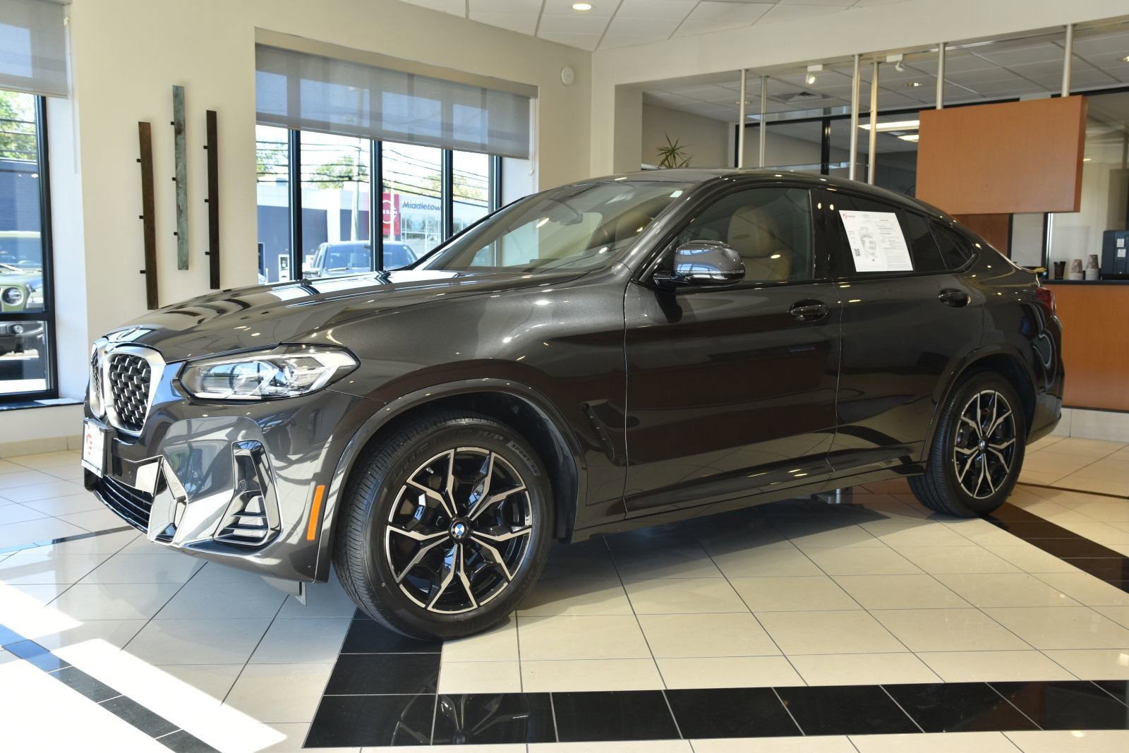 Used 2023 BMW X4 xDrive30i w/ M Sport Package image 4