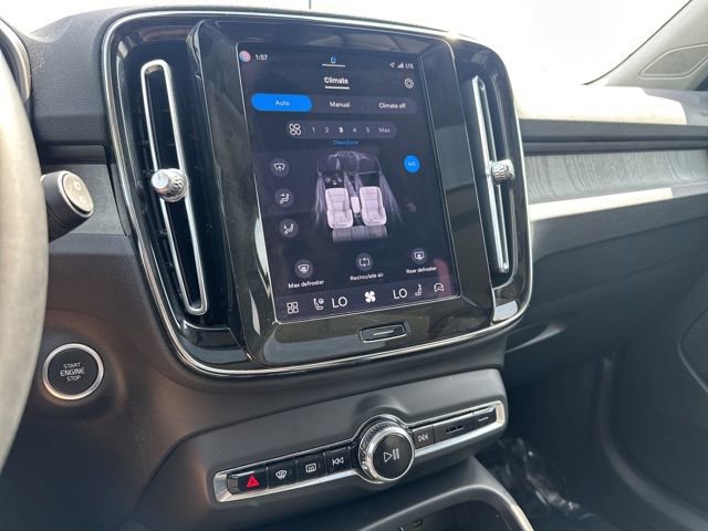 Certified 2023 Volvo XC40 B5 Plus w/ Climate Package image 20