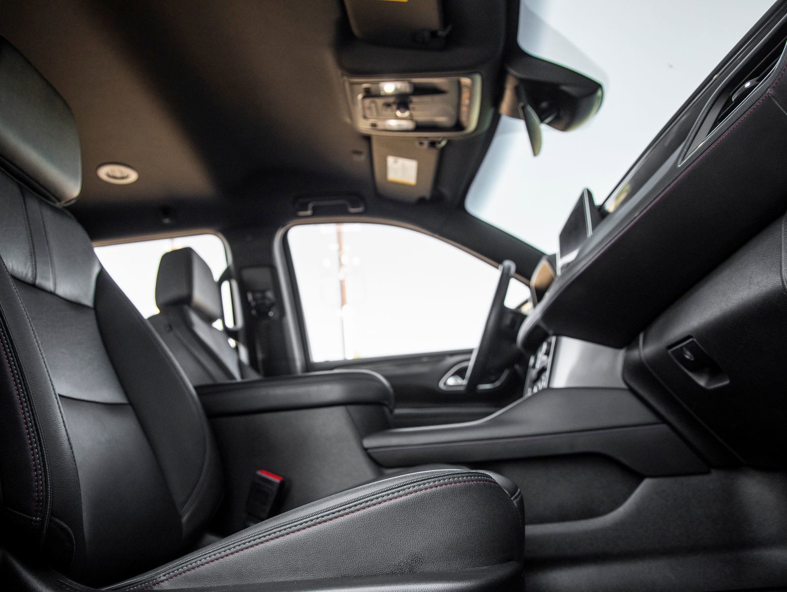 Used 2023 Chevrolet Suburban RST w/ Luxury Package image 39