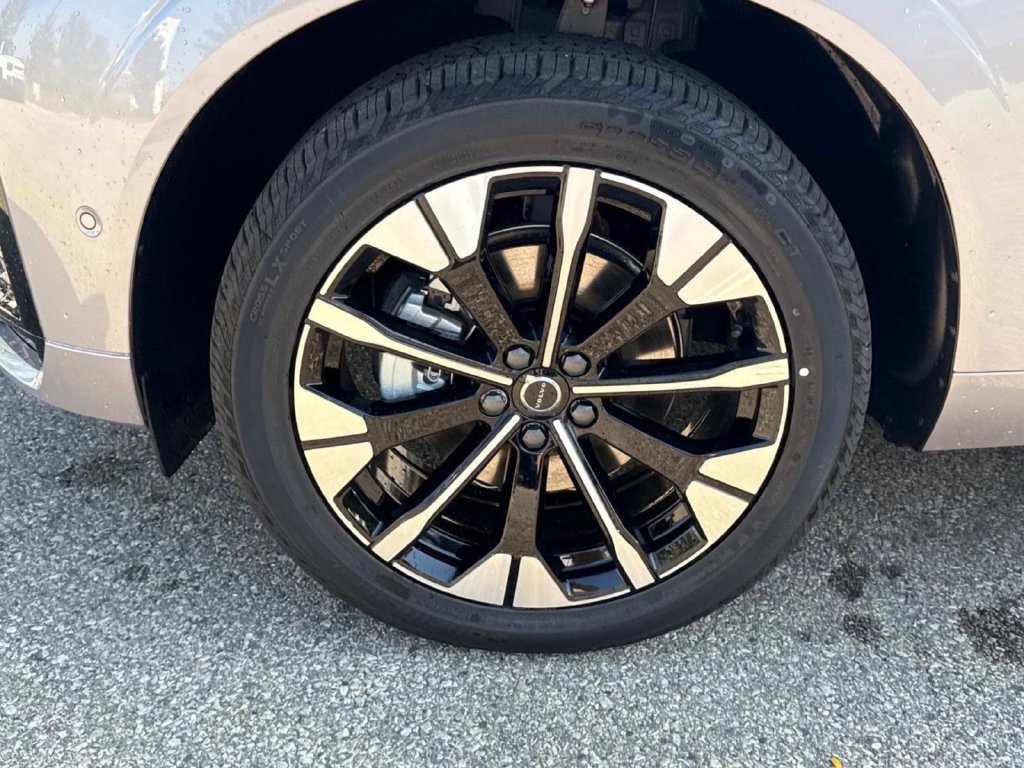 Used 2026 Volvo XC60 B5 Plus w/ Protection Package Premier AWD/4WD image 10