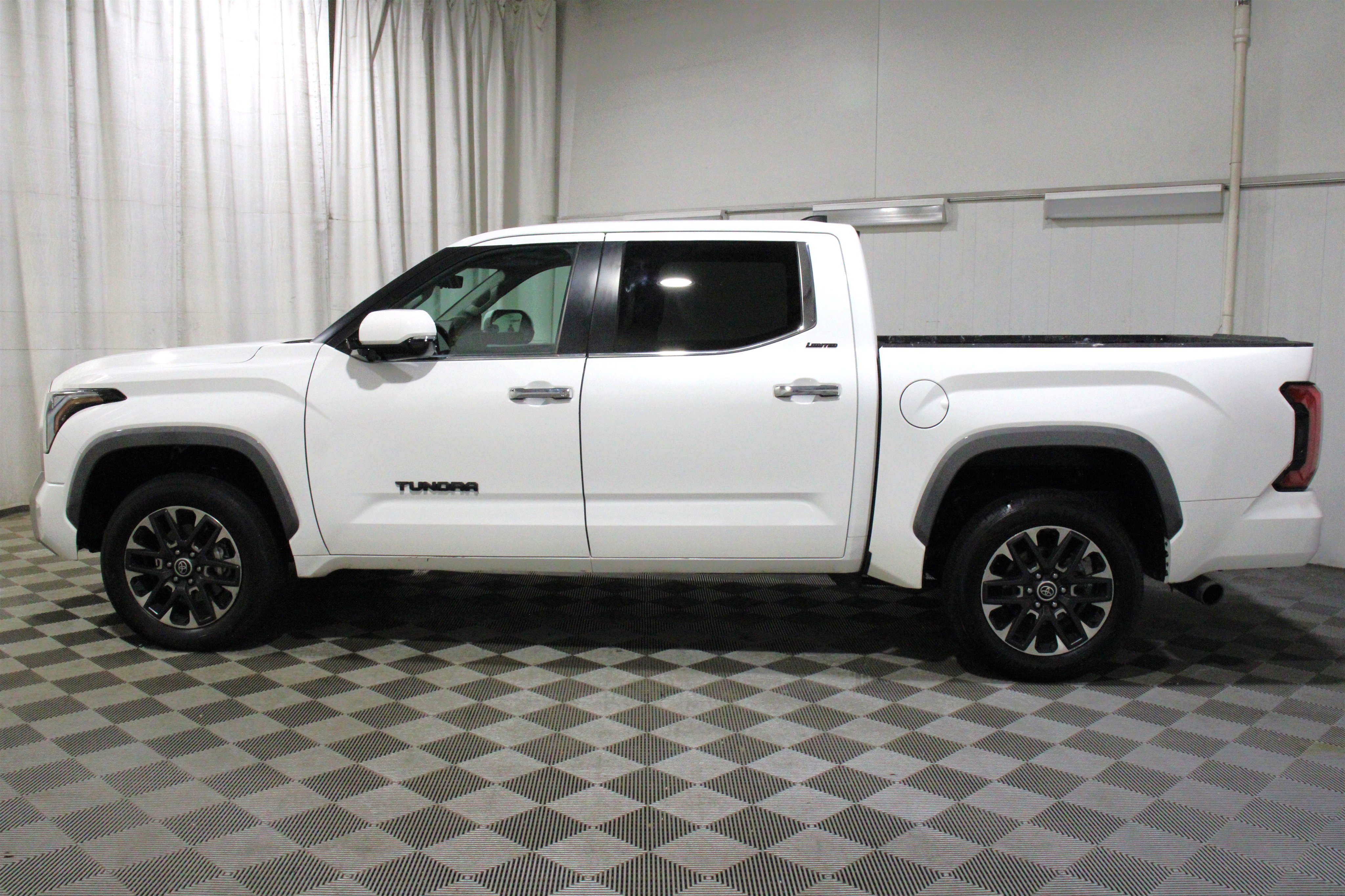 Used 2024 Toyota Tundra Limited image 31