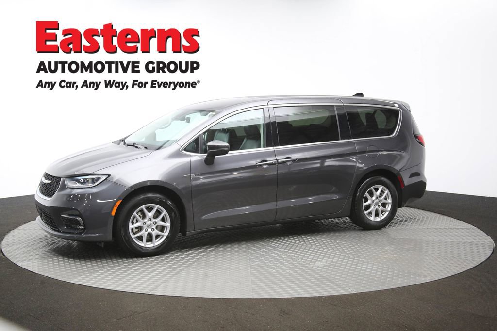 Used 2023 Chrysler Pacifica Touring-L FWD image 60