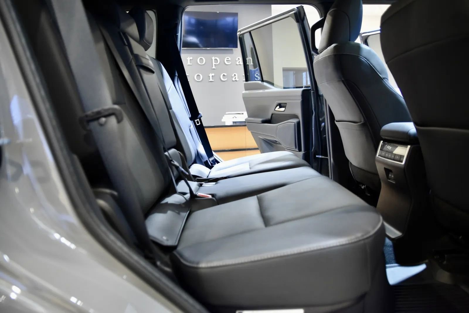 Used 2025 Lexus GX 550 image 31