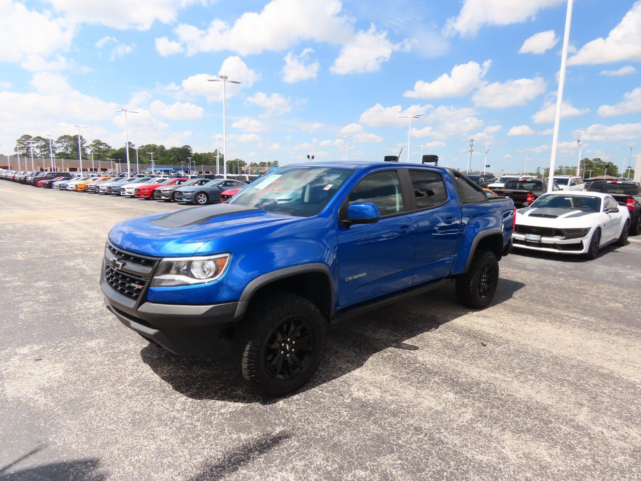 Used 2019 Chevrolet Colorado ZR2 w/ ZR2 Dusk Special Edition image 2