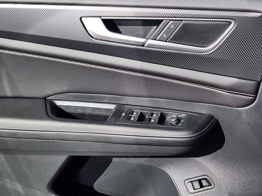 New 2026 Volkswagen Atlas Cross Sport SEL R-Line image 12