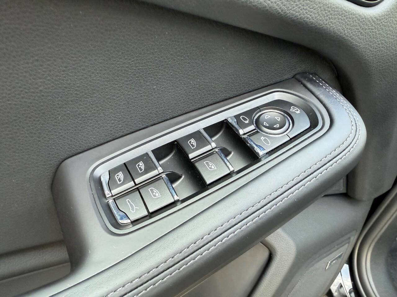 Used 2024 Porsche Macan S image 22