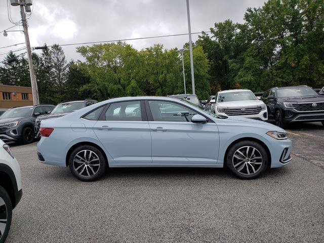 New 2026 Volkswagen Jetta SE image 3