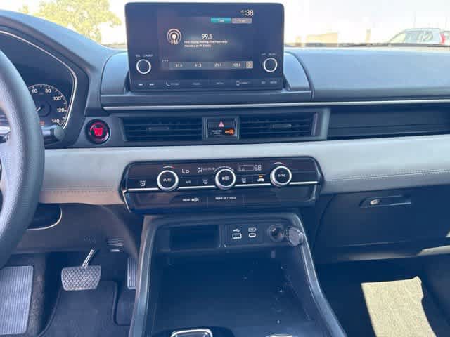 Used 2023 Honda Pilot LX image 20