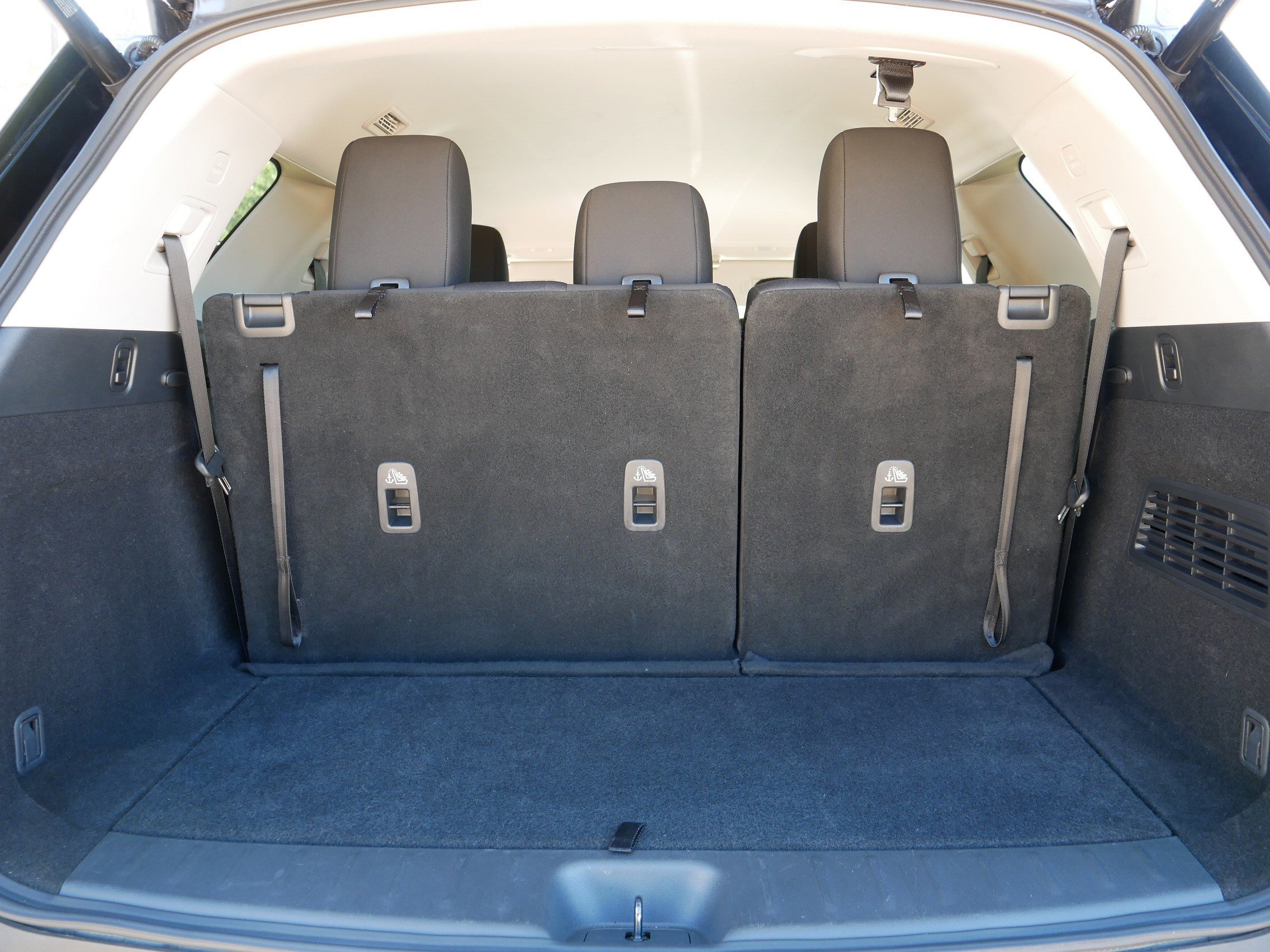 Used 2025 Nissan Pathfinder SV image 18