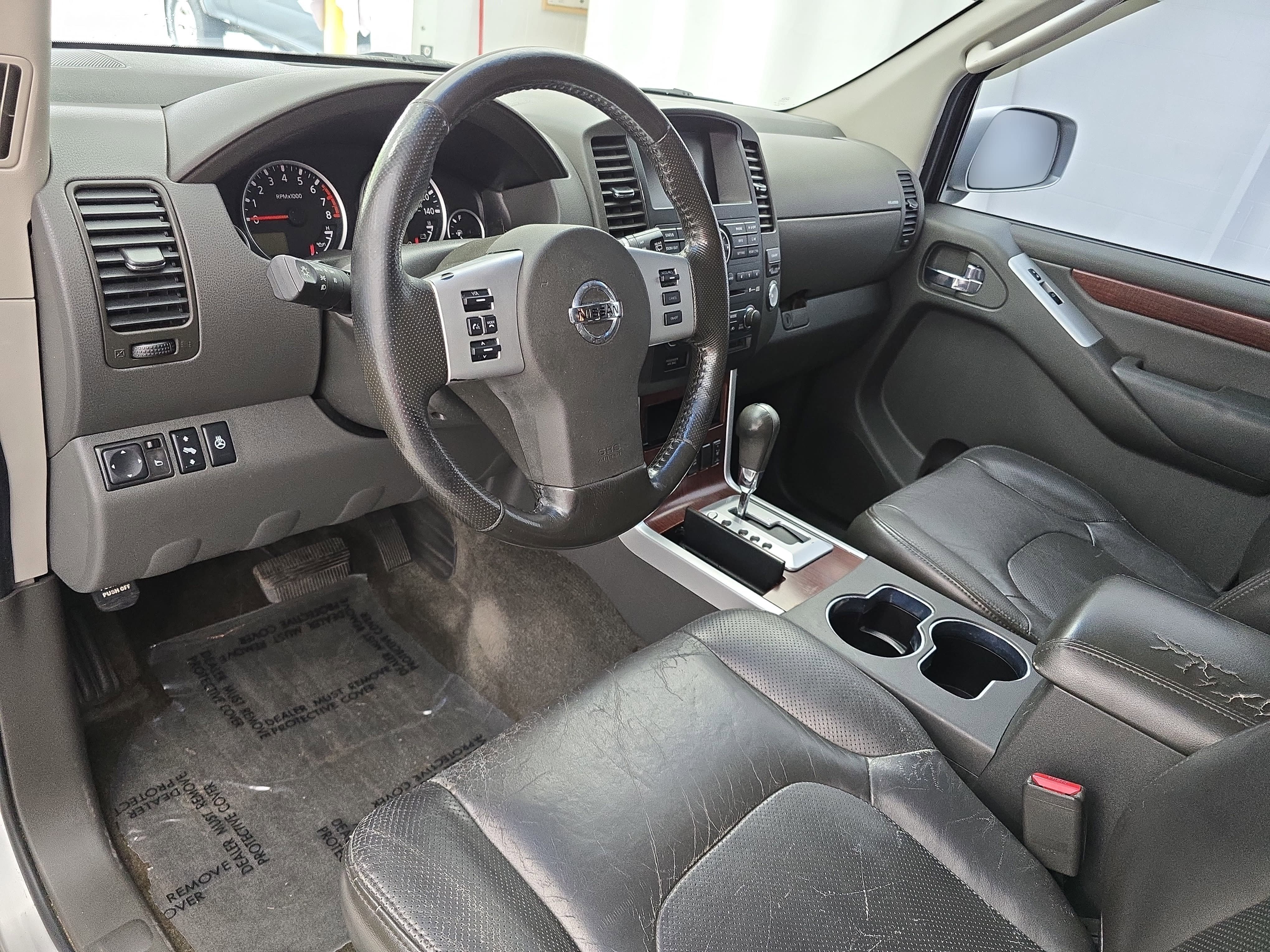 Used 2010 Nissan Pathfinder LE w/ Navigation Pkg AWD/4WD image 15
