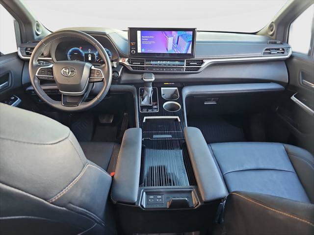 Certified 2025 Toyota Sienna XLE Woodland Edition AWD/4WD image 19