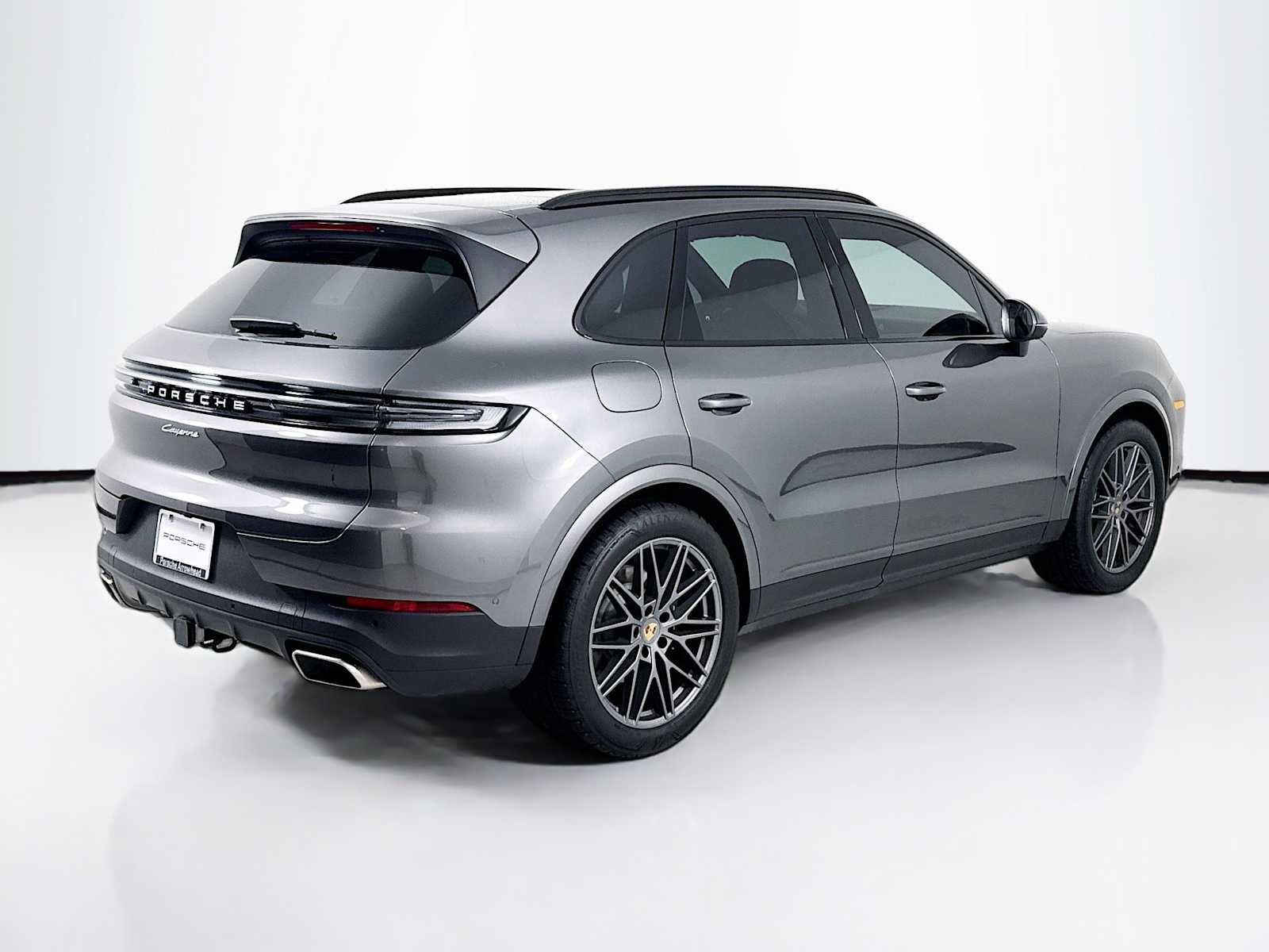 Certified 2025 Porsche Cayenne image 9