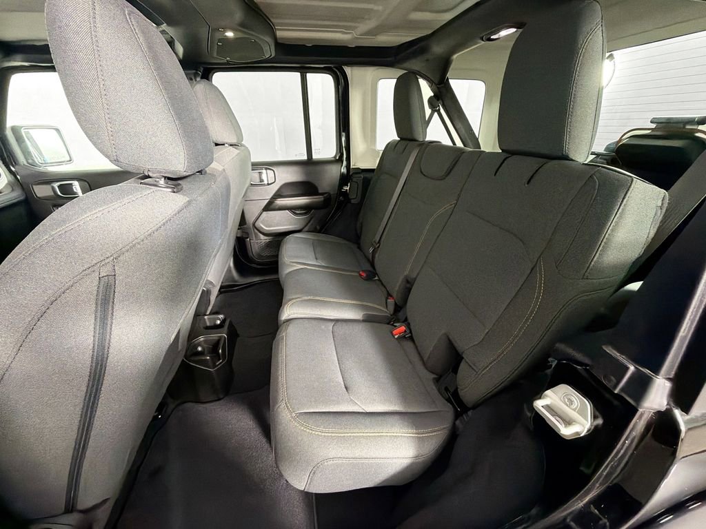 Used 2024 Jeep Wrangler Sahara image 23