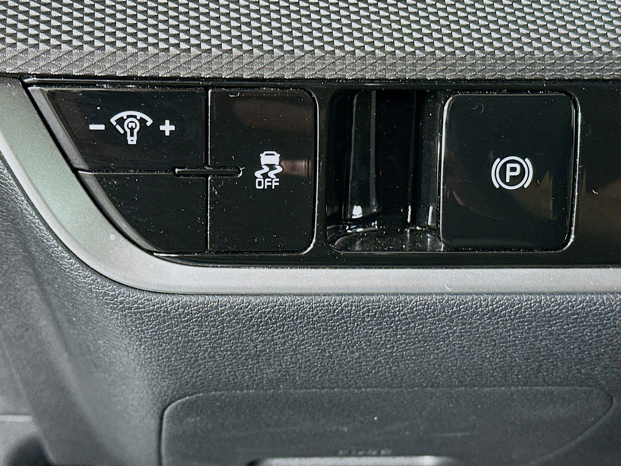 Used 2025 Kia Sportage LX image 17