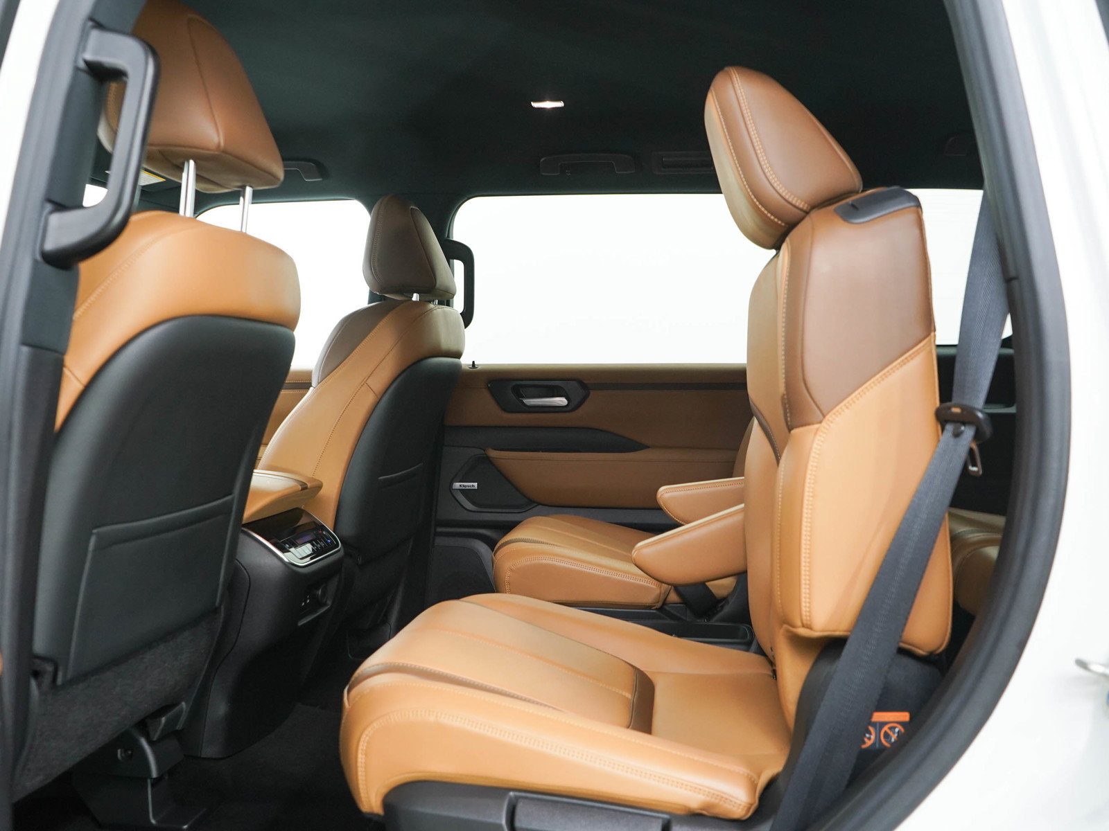 Used 2025 Nissan Armada SL w/ Captain's Chari Seat Package AWD/4WD image 16