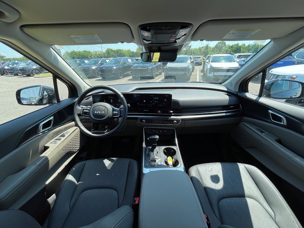 New 2026 Kia Carnival FWD image 24