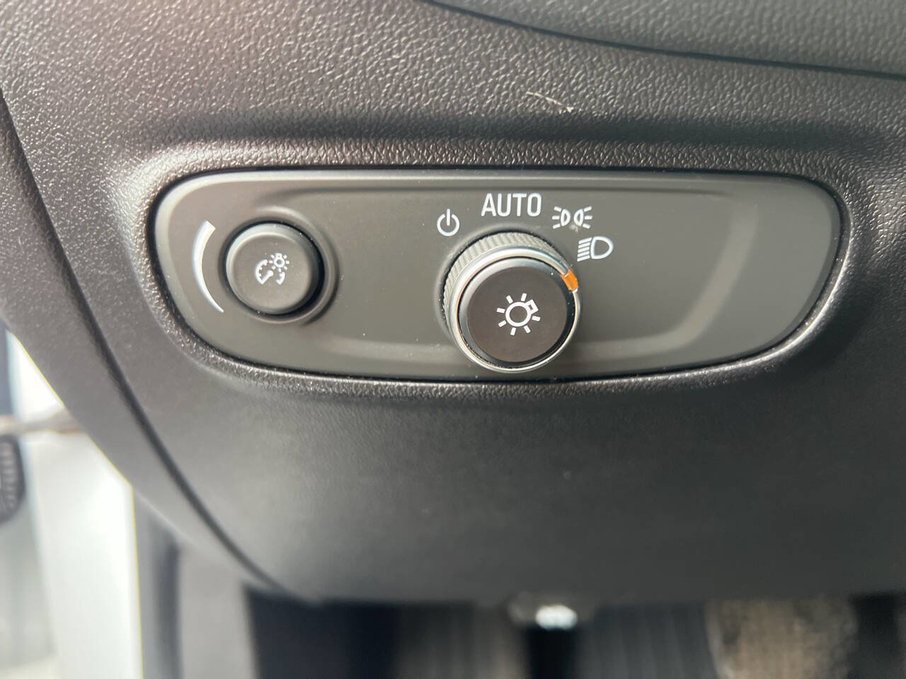 Used 2018 Chevrolet Equinox LT image 18