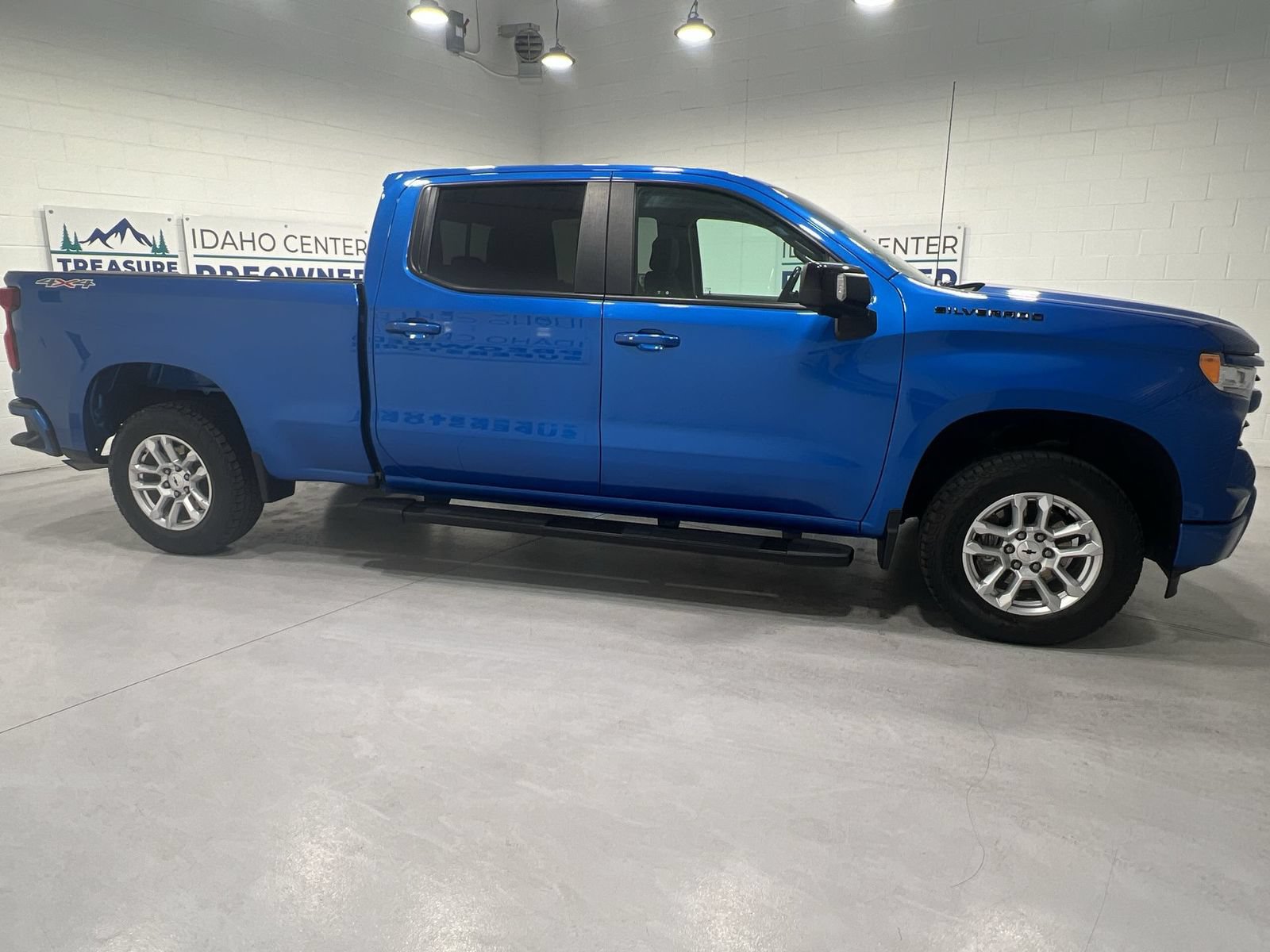 Used 2023 Chevrolet Silverado 1500 RST w/ Convenience Package II AWD/4WD image 9
