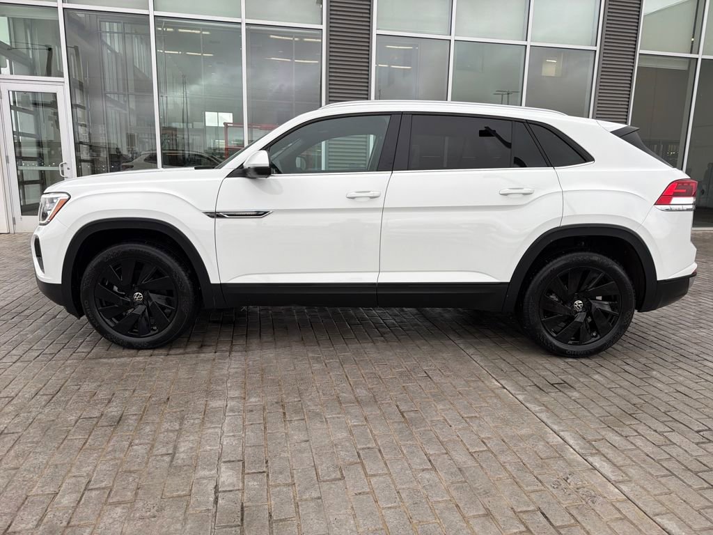 Used 2025 Volkswagen Atlas Cross Sport SE image 3