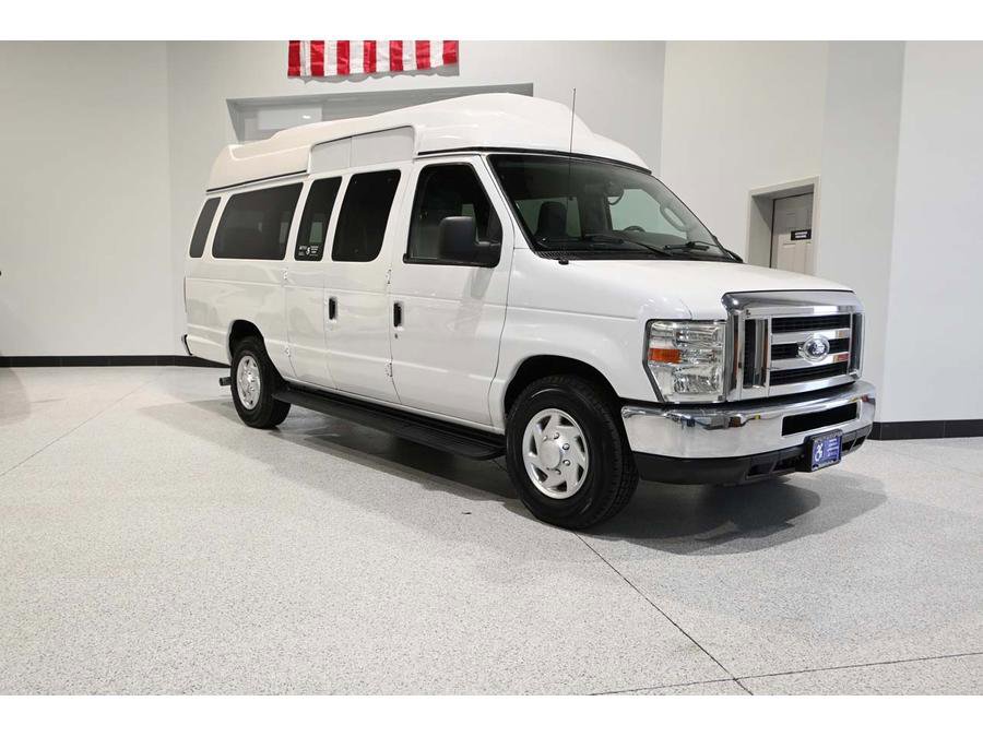 Used 2012 Ford E-350 and Econoline 350 XLT image 3