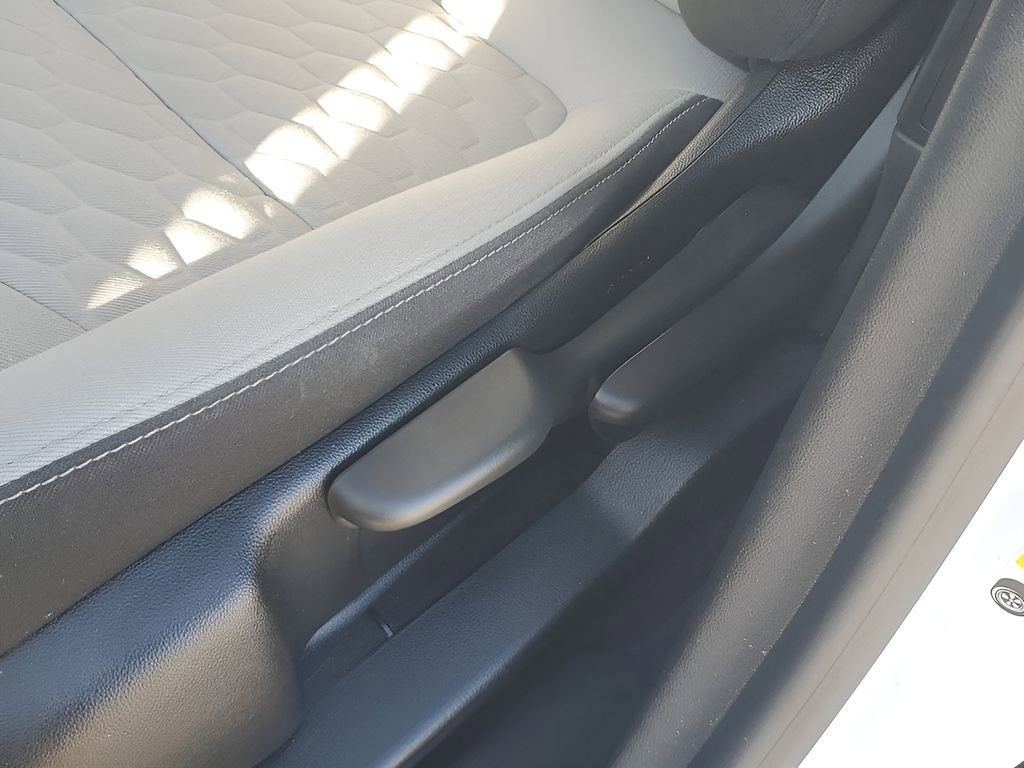 Used 2020 Chevrolet Equinox LS FWD image 16