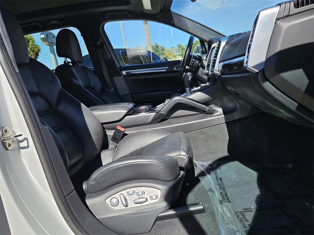 Used 2016 Porsche Cayenne Turbo image 38