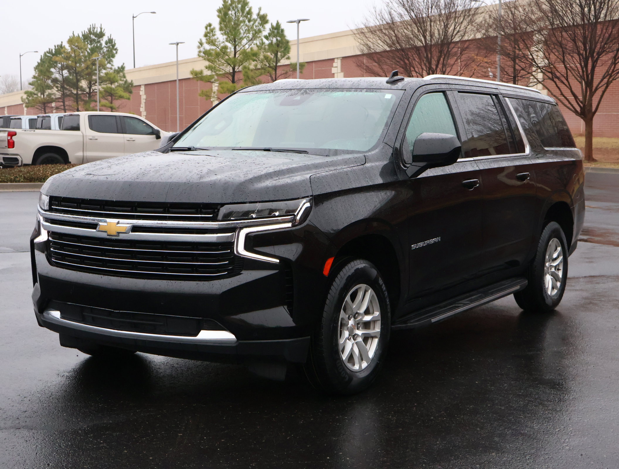 Used 2024 Chevrolet Suburban LT image 30