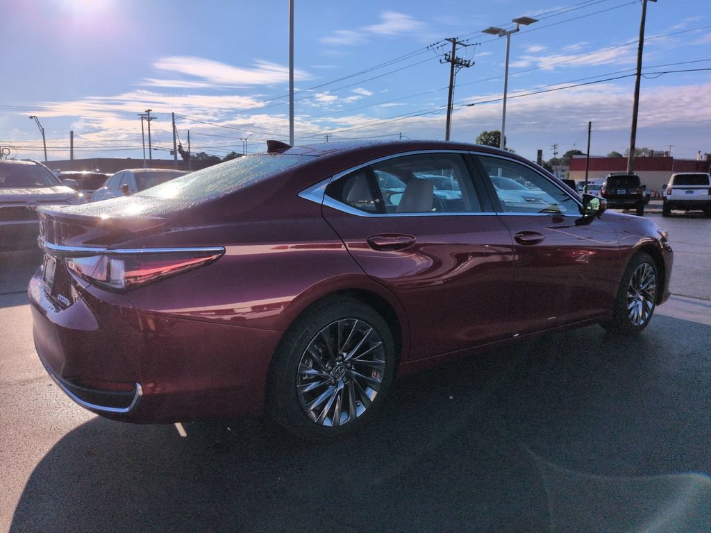 Used 2025 Lexus ES 300h Ultra Luxury w/ Accessory Package (Z1) FWD image 5