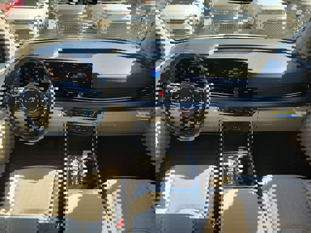 New 2026 Kia Carnival EX FWD image 18