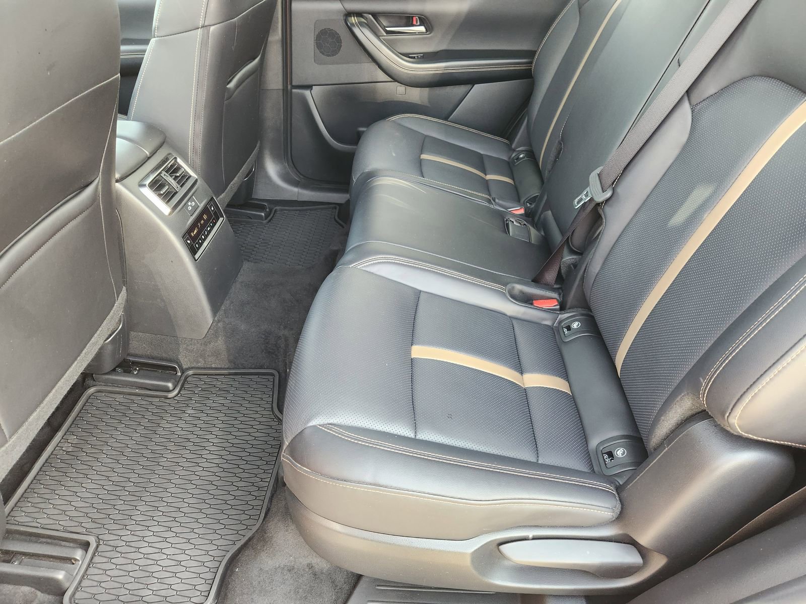 Used 2025 MAZDA CX-70 3.3 Turbo S w/ Premium Package image 34