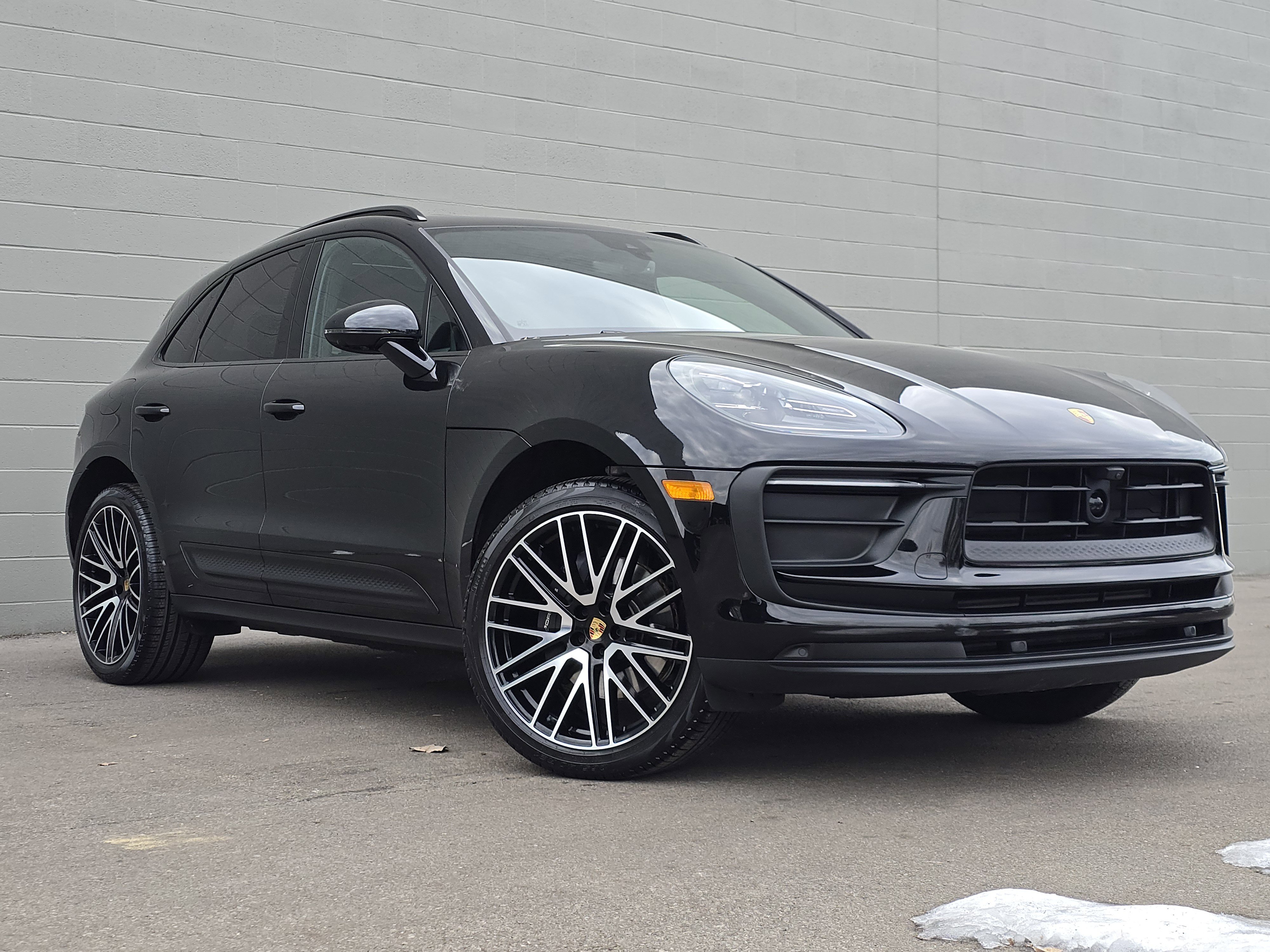 Certified 2025 Porsche Macan image 7