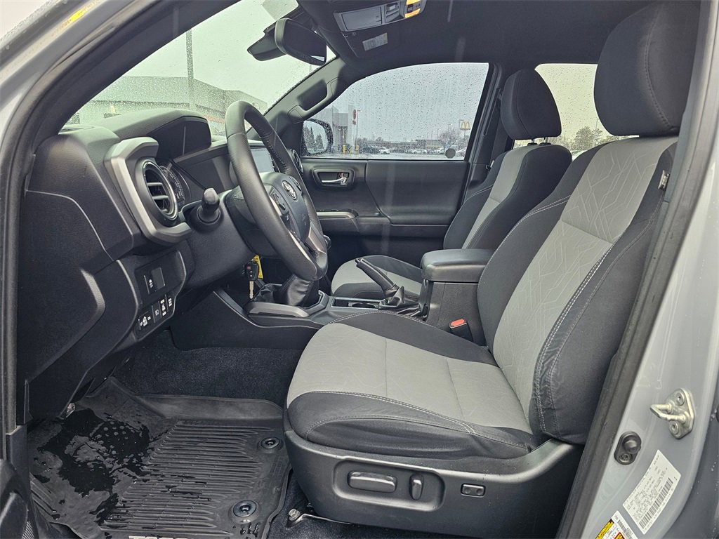 Used 2020 Toyota Tacoma TRD Off-Road w/ Technology Package image 18