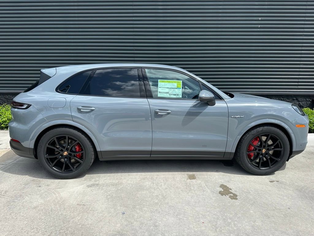 Certified 2025 Porsche Cayenne S AWD/4WD image 8