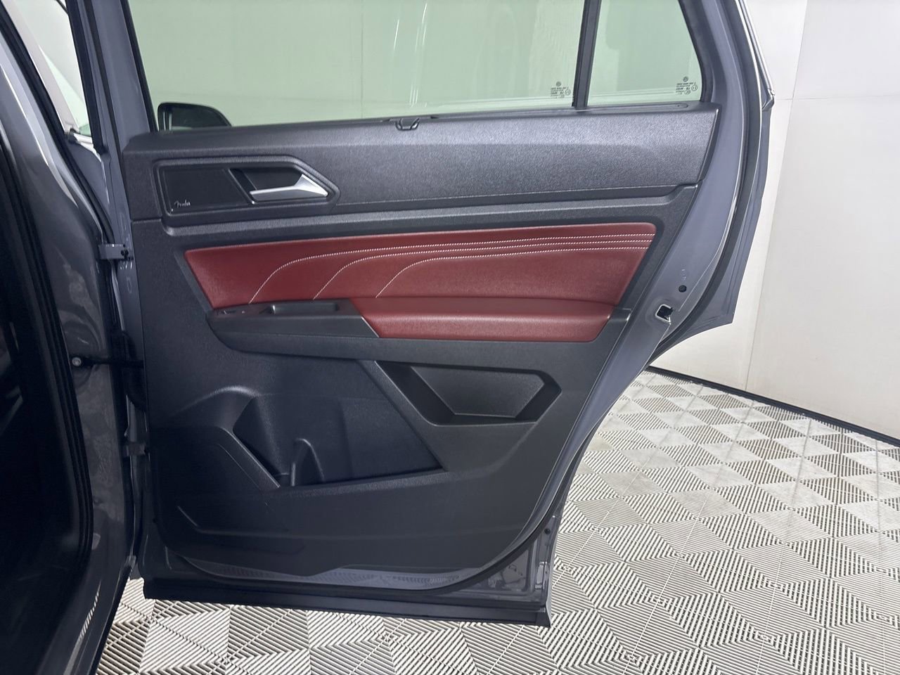 Used 2023 Volkswagen Atlas Cross Sport SEL Premium R-Line image 24