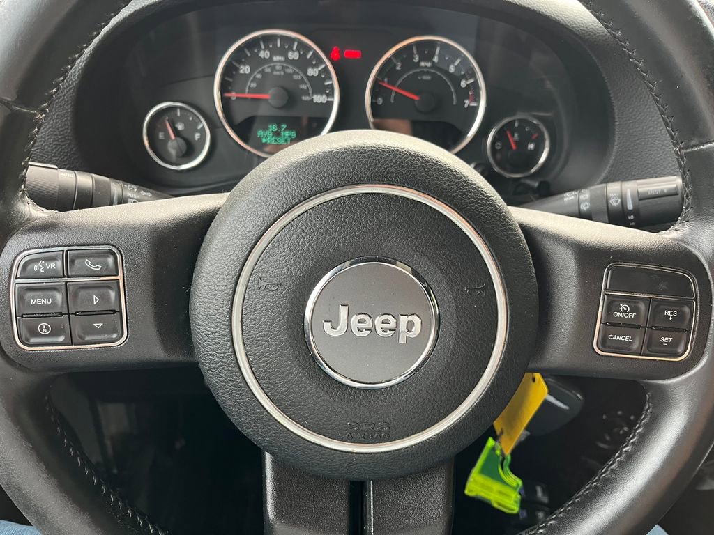 Used 2012 Jeep Wrangler Unlimited Rubicon w/ Connectivity Group image 7