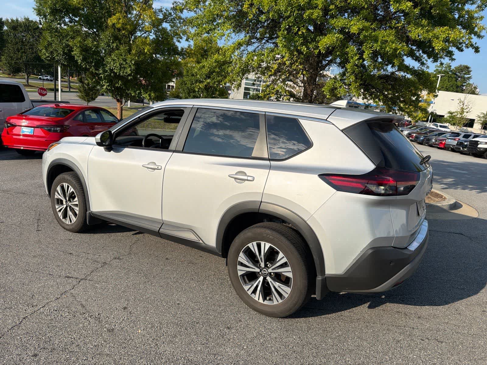 Used 2023 Nissan Rogue SV FWD image 8