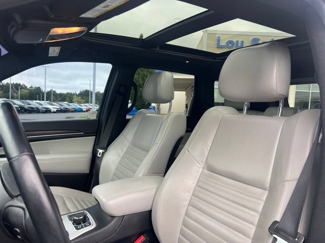 Used 2018 Jeep Grand Cherokee Limited AWD/4WD image 16