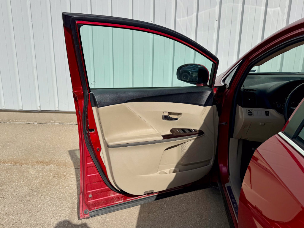 Used 2011 Toyota Venza FWD image 14