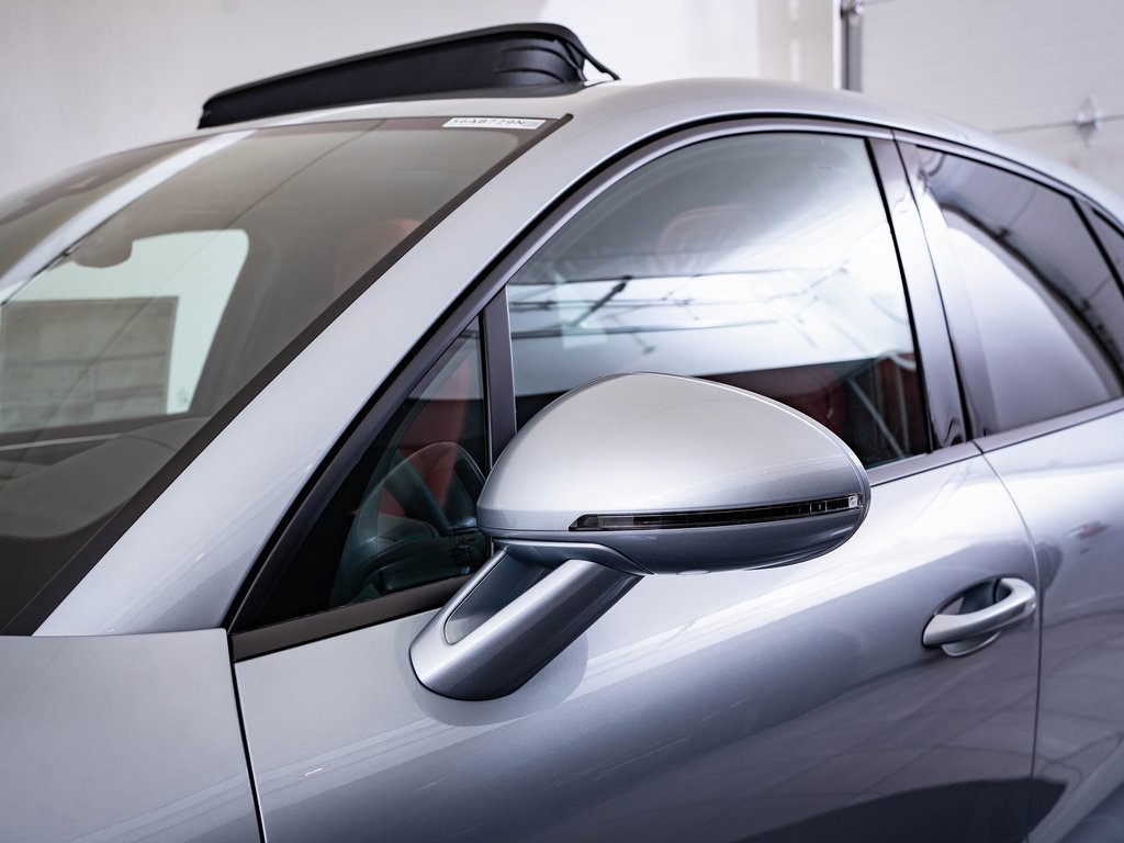Certified 2025 Porsche Macan image 16