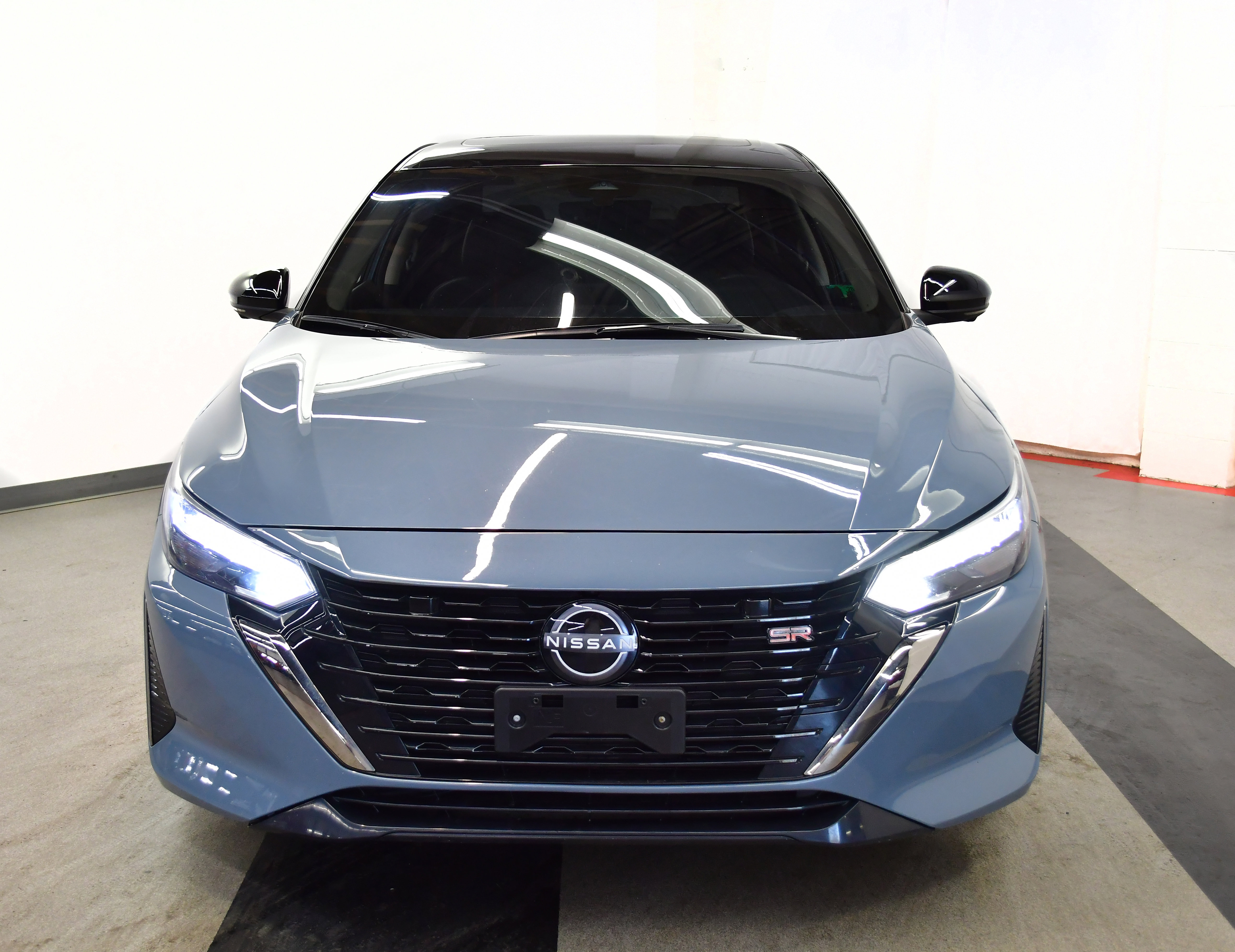 Used 2025 Nissan Sentra SR w/ SR Premium Package image 3