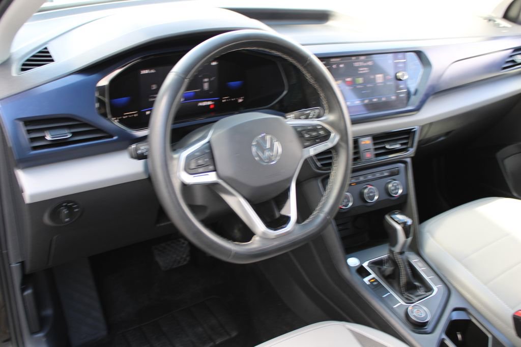 Certified 2022 Volkswagen Taos SE image 8