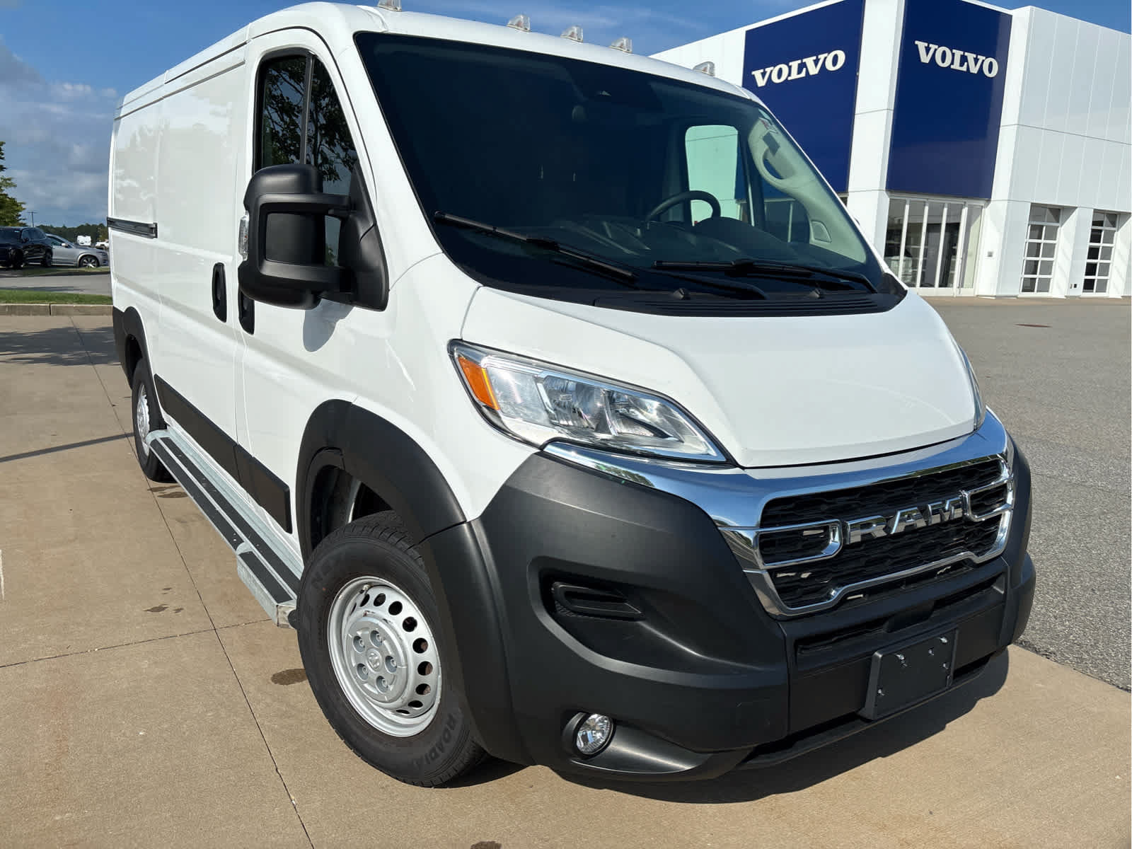 Used 2025 RAM ProMaster 2500 w/ U-Haul Equipment Group FWD image 3
